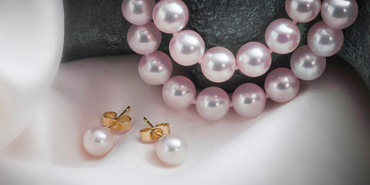 Who Wears Pink Pearls are Classic Ones  all info is here